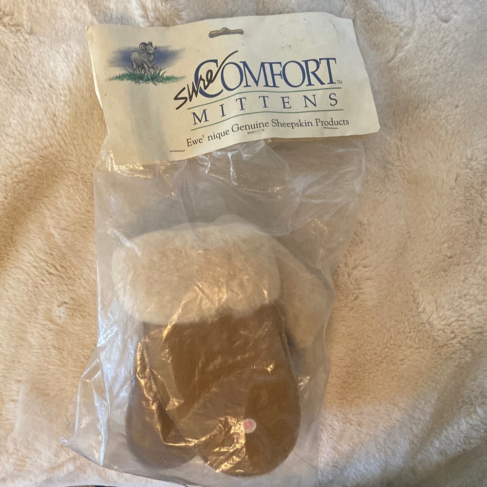 NWT BIGHORN SHEEPSKIN COMPANY MITTENS
